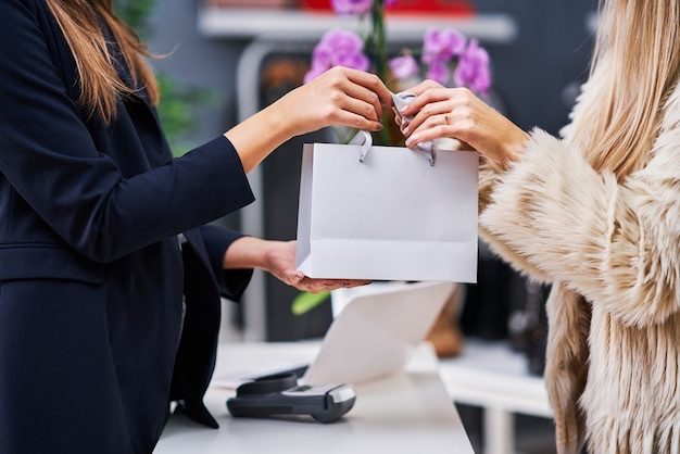 Cómo detectar lo que tu cliente busca en perfumería e higiene… en solo 2 minutos
